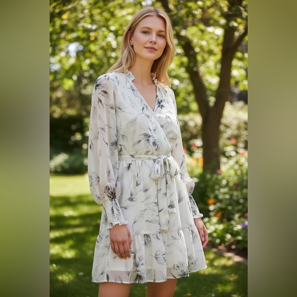 White House Black Market Dresses & Skirts - White House Black Market Floral Long Sleeve Dress Size Small